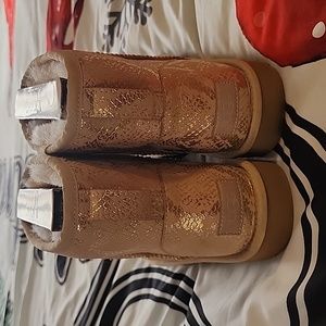 Brand New Light Brown Ugg short Boot Fancy Back Size 10